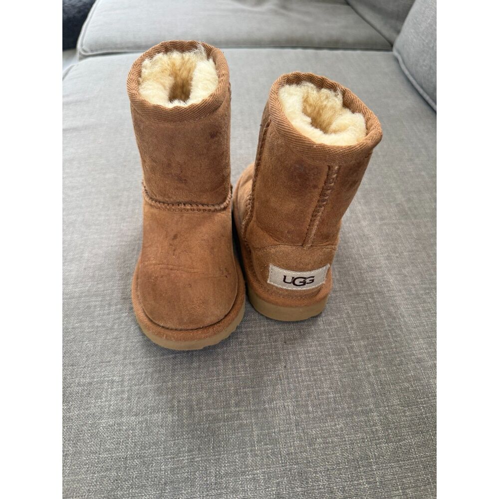 UGG toddlers classic II chestnut boots 6C